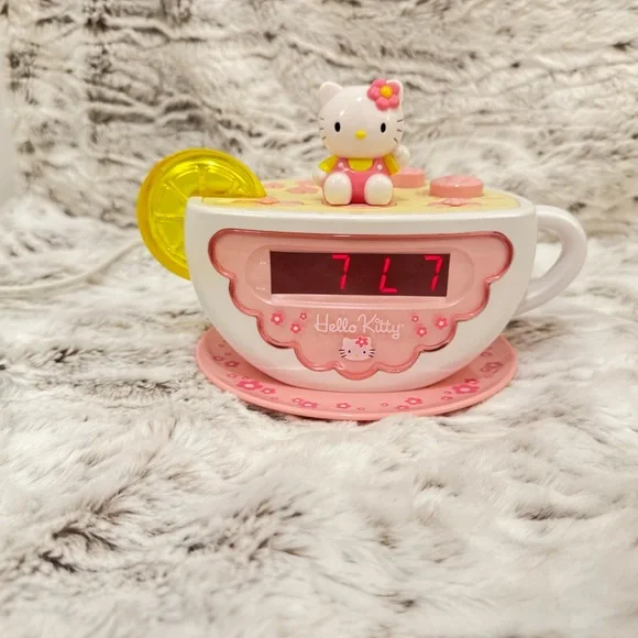 Vintage Hello Kitty Pink and Yellow Teacup Alarm Clock Radio - Picture 7 of 10